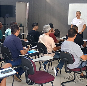 Alunos do Instituto Casa Esperança em curso de capacitação profissional.